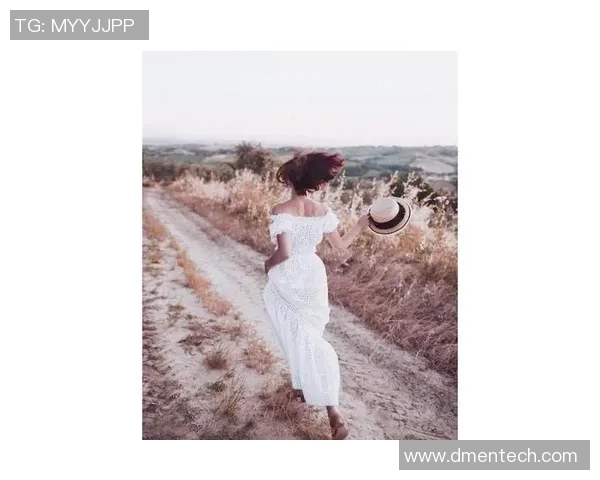 足球明星女友化妆美照大赏展现魅力与时尚风采 足球明星女友化妆美照大赏展现魅力与时尚风采